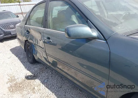 2002 Toyota Camry Le z USA, uszkodzony, nr VIN 4T1BE32K12U517129